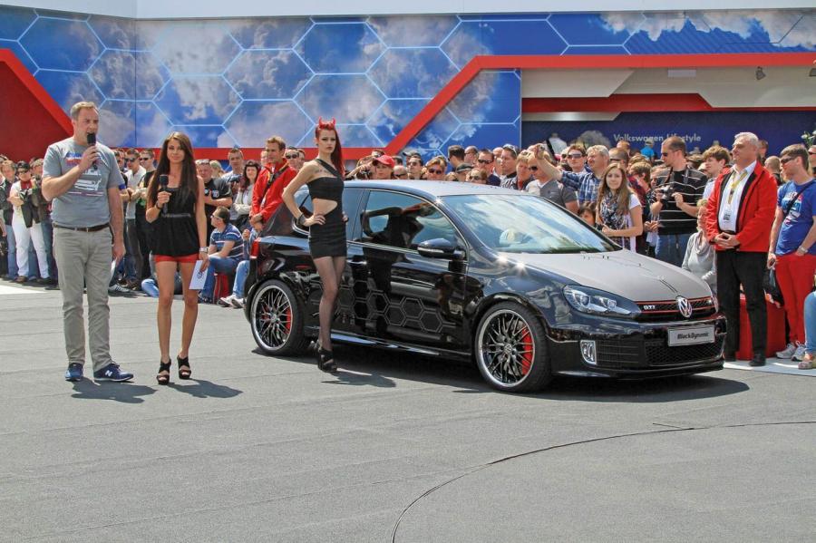  Volkswagen Golf GTi Black Dynamic Concept 2012 года  (фото 8 из 10)